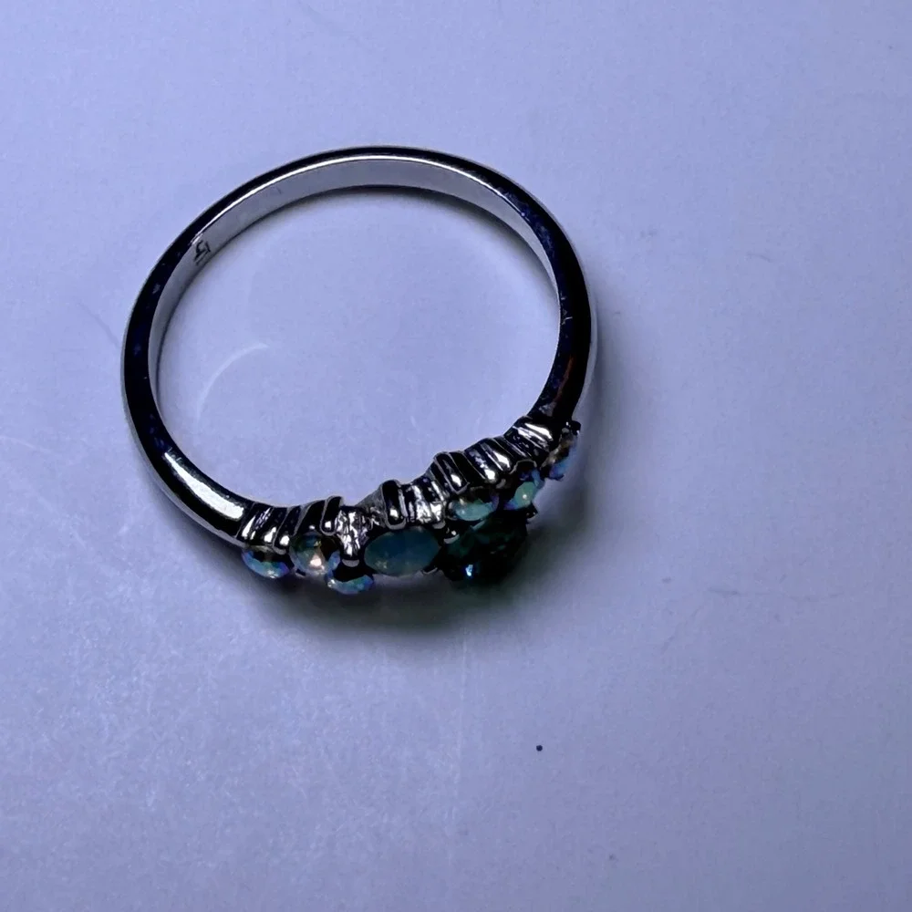 Fragrant Jewels Silver Tone Emerald Green and Aurora Borealis Ring Size 7